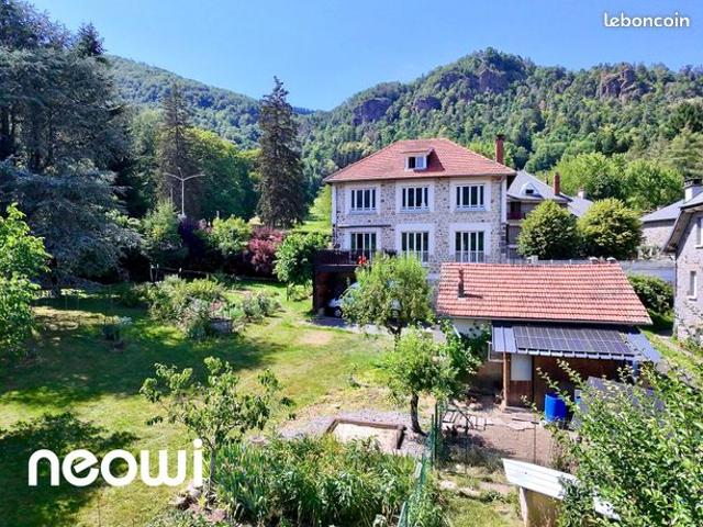 Maison 8 pièces 202 m²