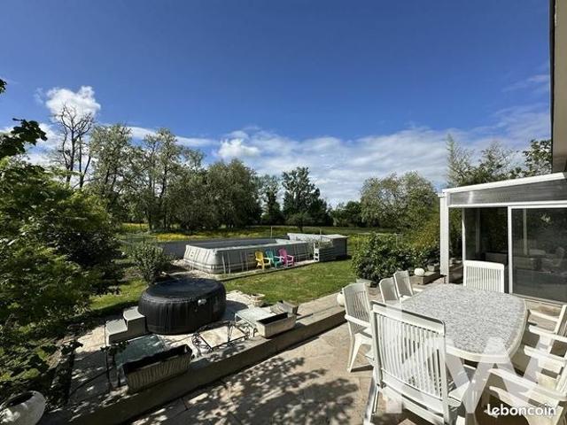 Maison 8 pièces 202 m²