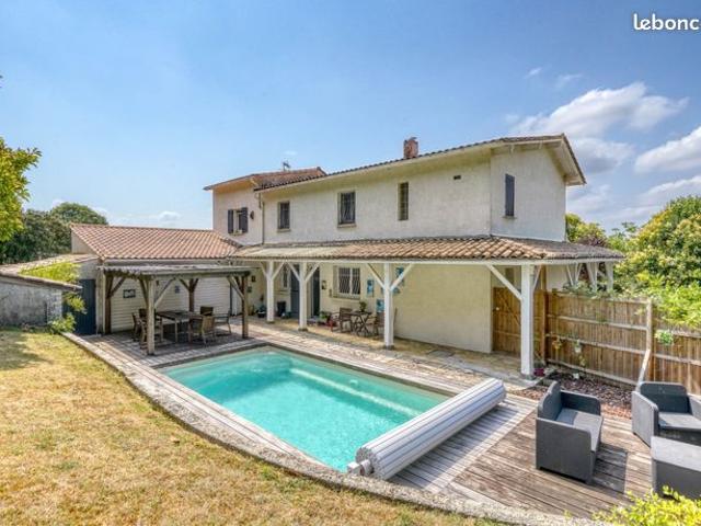 Maison 8 pièces 202 m²