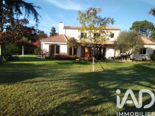 Maison 8 pièces 202 m²