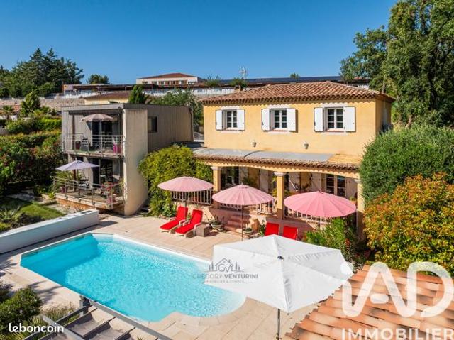 Maison 8 pièces 202 m²