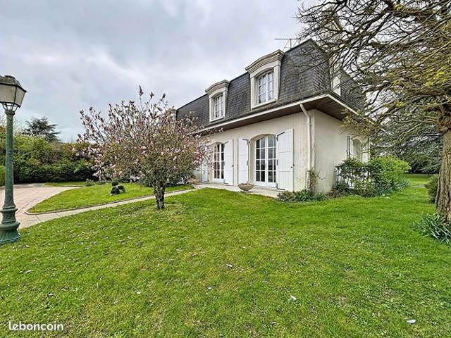 Maison 8 pièces 202 m²