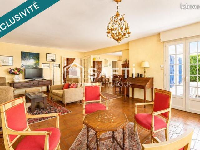 Maison 8 pièces 202 m²