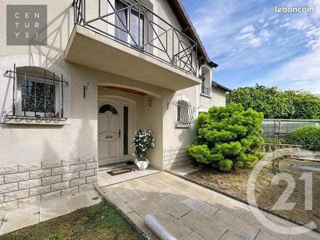 Maison 8 pièces 202 m²