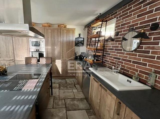Maison 8 pièces 203 m²
