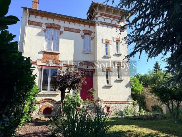 Maison 8 pièces 203 m²