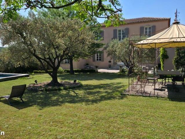 Maison 8 pièces 203 m²