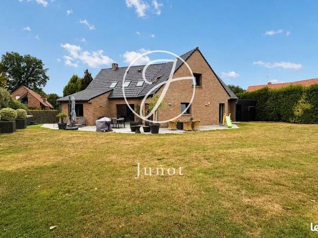 Maison 8 pièces 203 m²