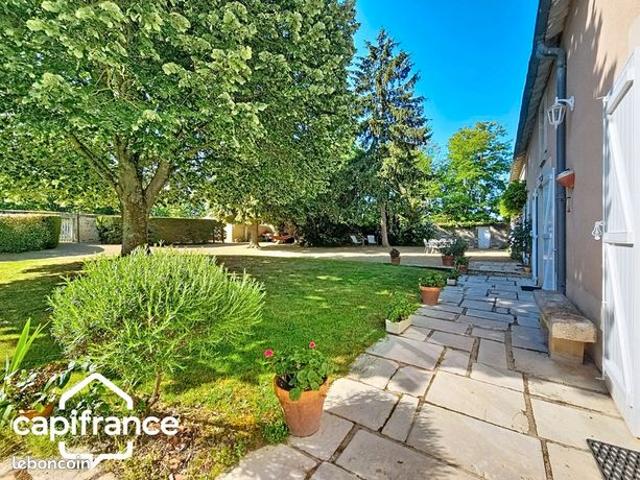 Maison 8 pièces 203 m²