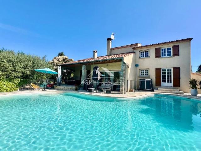 Maison 8 pièces 203 m²