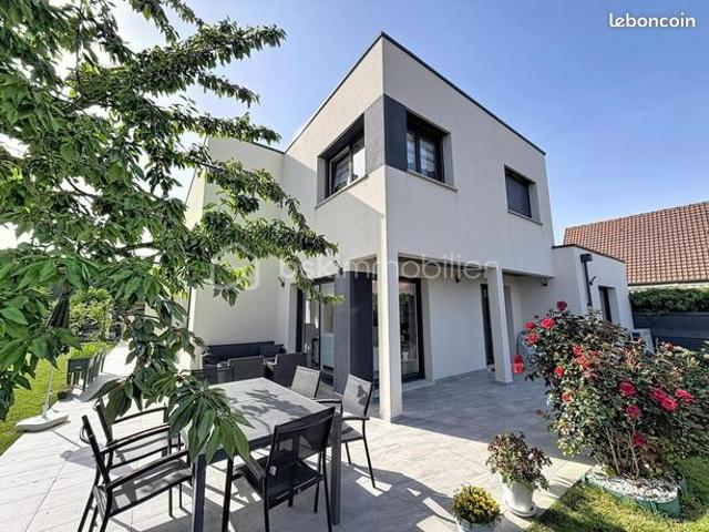 Maison 8 pièces 203 m²
