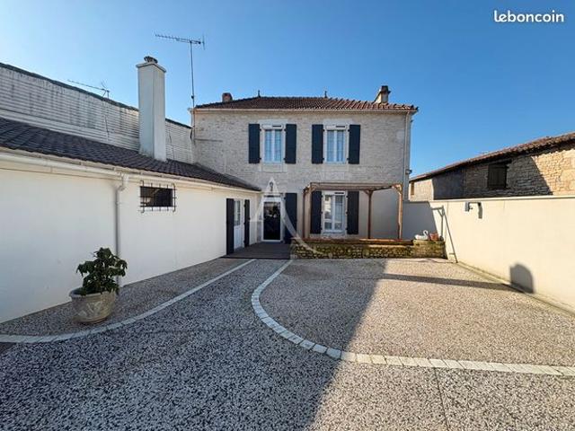 Maison 8 pièces 203 m²