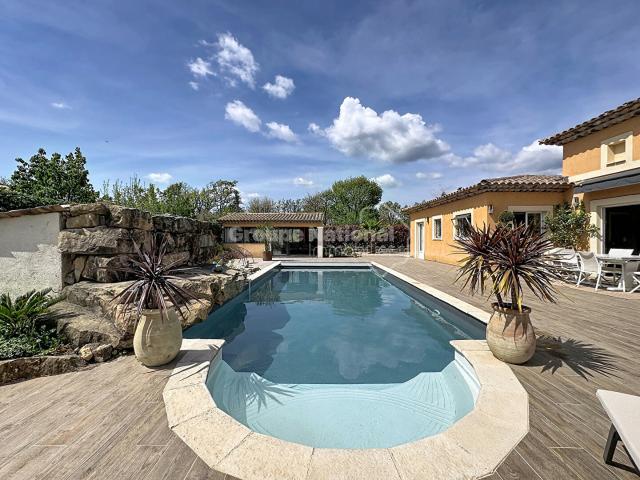 Maison 8 pièces 203 m²