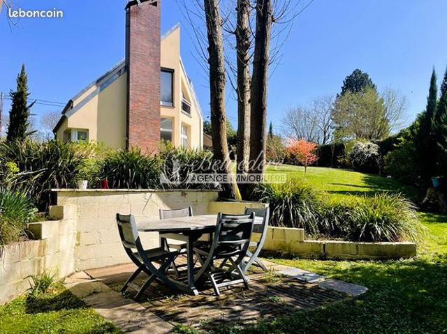 Maison 8 pièces 203 m²