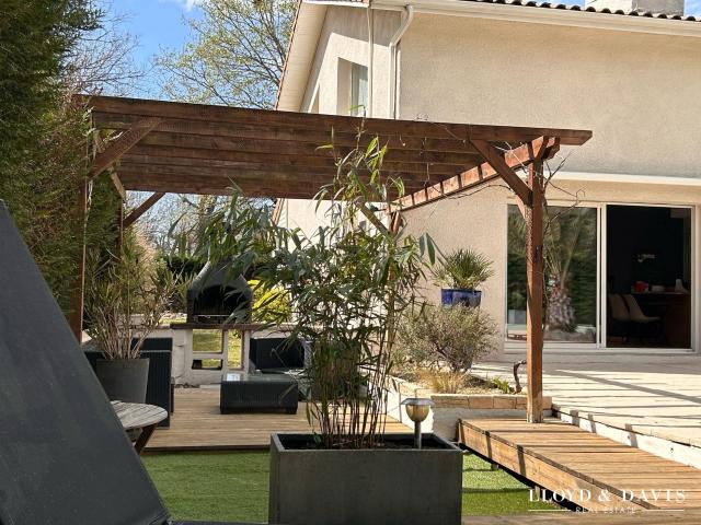 Maison 8 pièces 203 m²