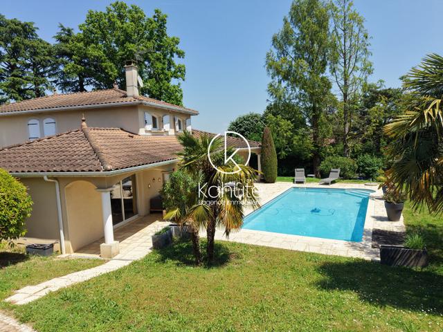 Maison 8 pièces 203 m²