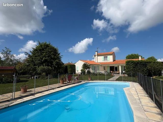 Maison 8 pièces 203 m²