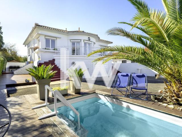 Maison 8 pièces 203 m²