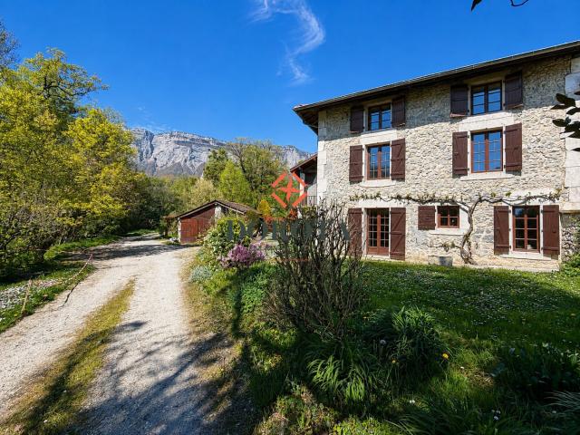 Maison 8 pièces 203 m²