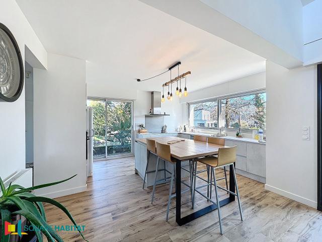 Maison 8 pièces 203 m²