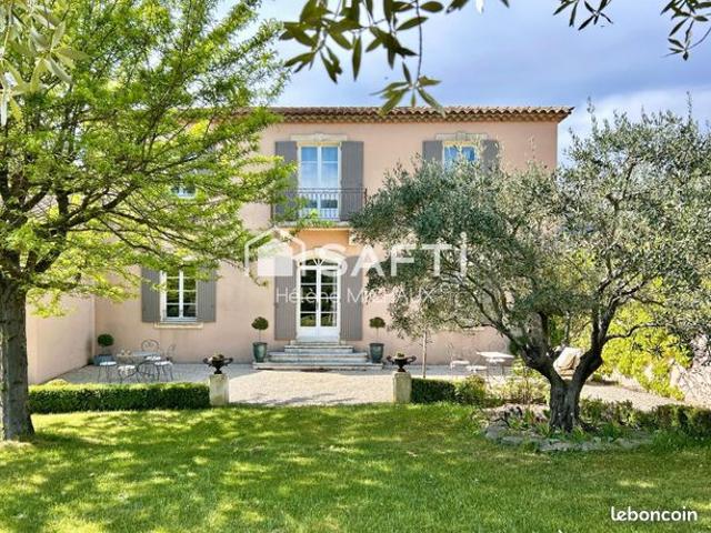 Maison 8 pièces 203 m²