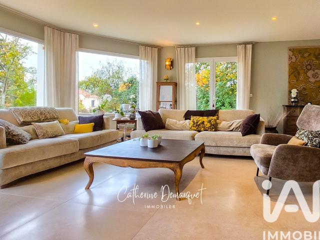 Maison 8 pièces 203 m²