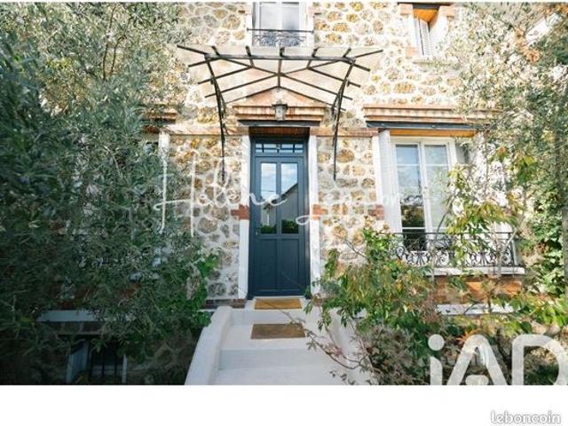 Maison 8 pièces 203 m²