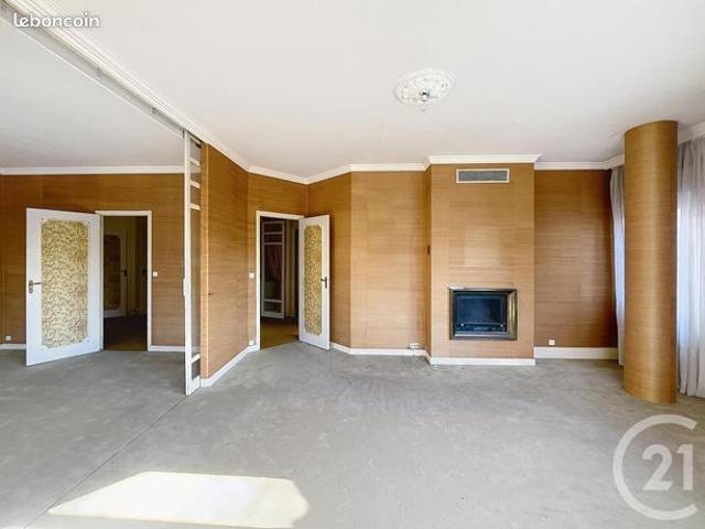 Maison 8 pièces 214 m²