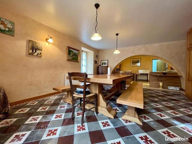 Maison 8 pièces 214 m²