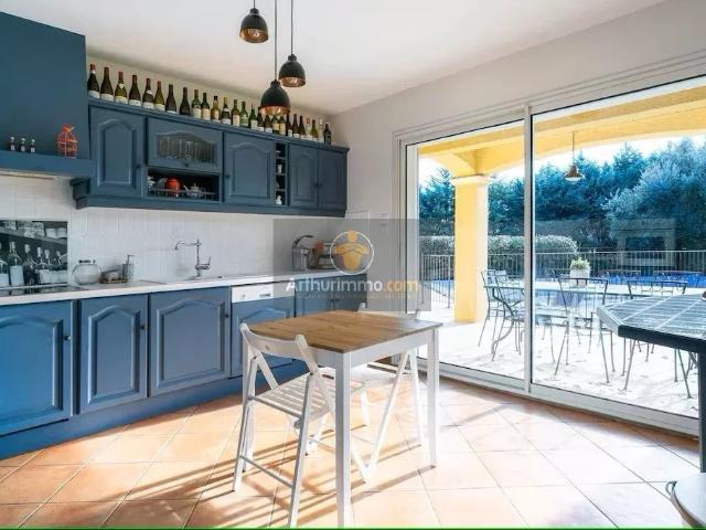 Maison 8 pièces 214 m²