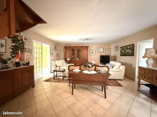 Maison 8 pièces 214 m²