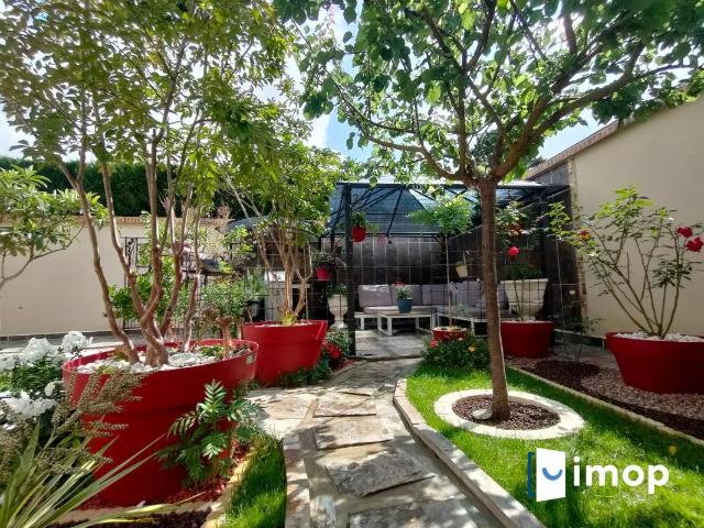 Maison 8 pièces 214 m²