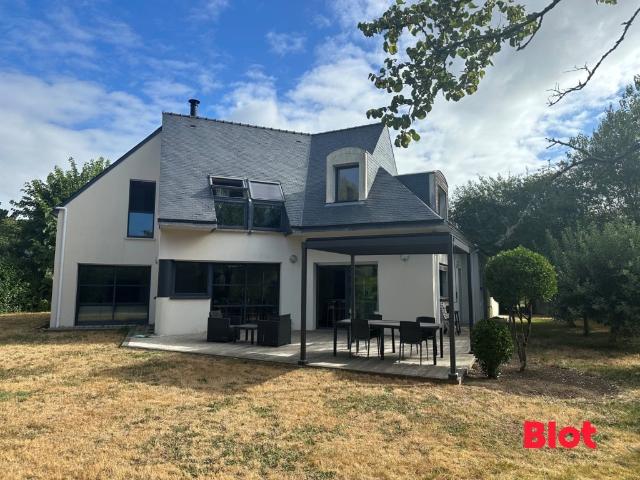 Maison 8 pièces 214 m²