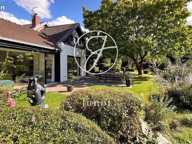 Maison 8 pièces 214 m²