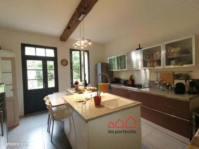 Maison 8 pièces 214 m²
