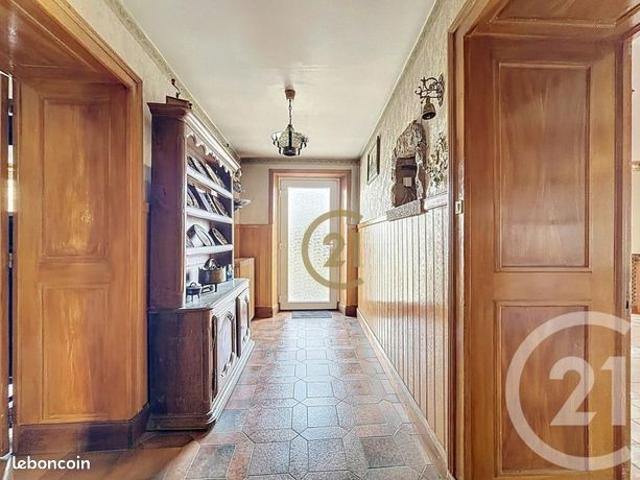 Maison 8 pièces 214 m²