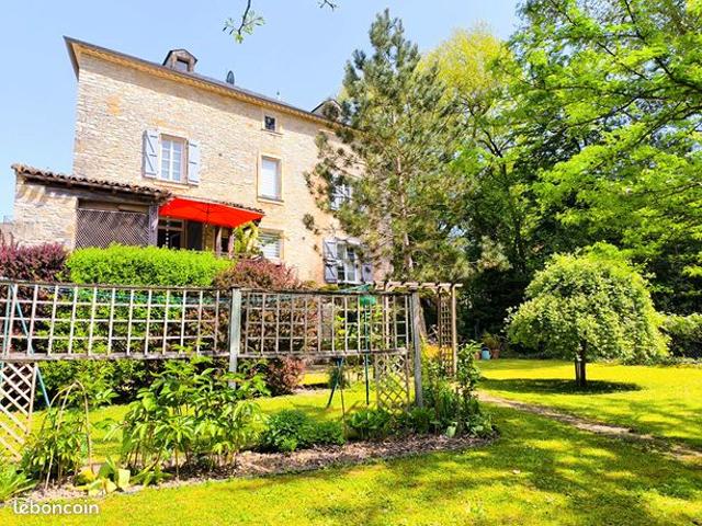 Maison 8 pièces 214 m²