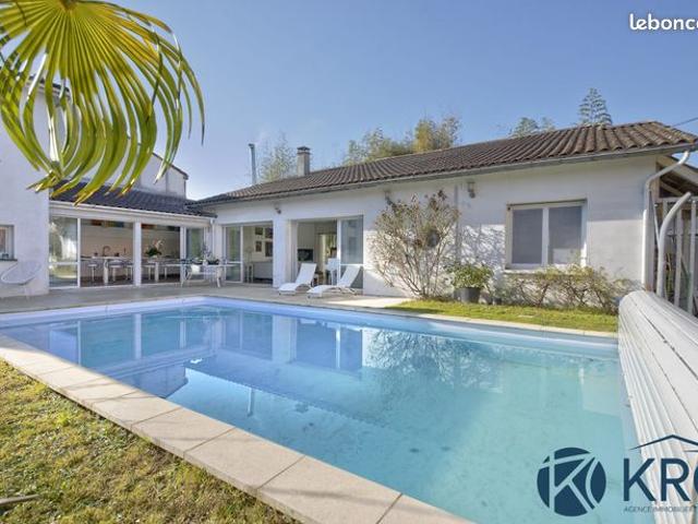 Maison 8 pièces 214 m²
