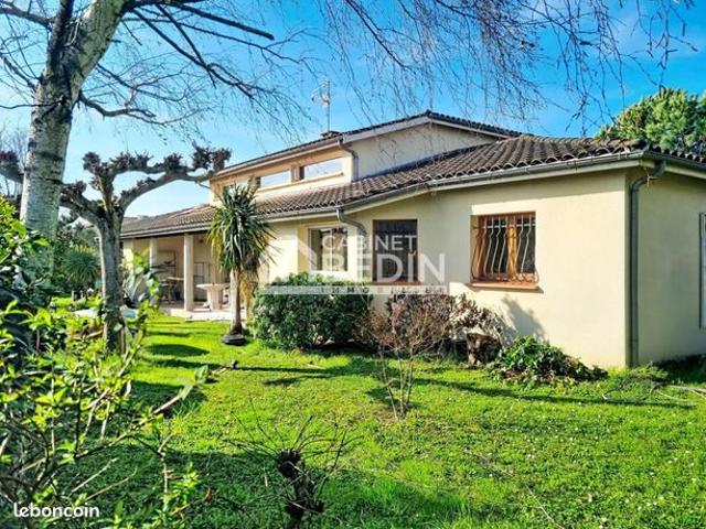 Maison 8 pièces 203 m²
