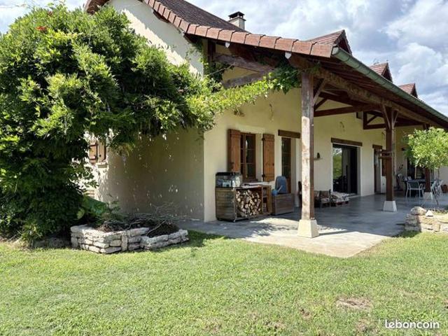 Maison 8 pièces 214 m²