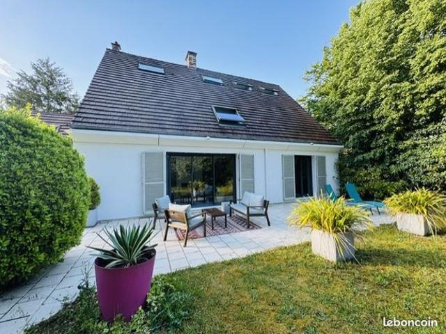 Maison 8 pièces 215 m²