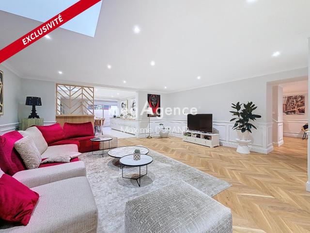 Maison 8 pièces 215 m²