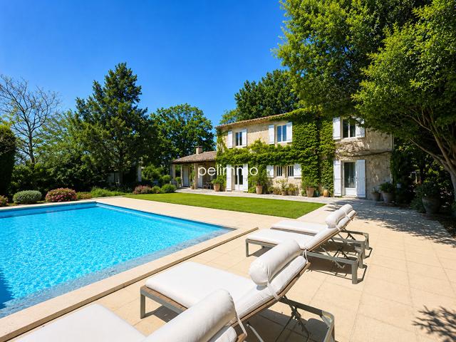 Maison 8 pièces 215 m²