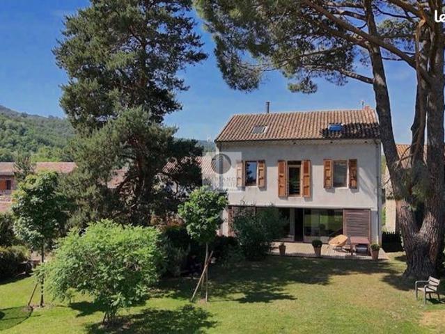 Maison 8 pièces 215 m²