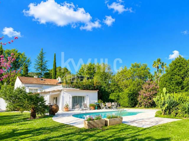 Maison 8 pièces 215 m²