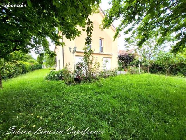 Maison 8 pièces 215 m²