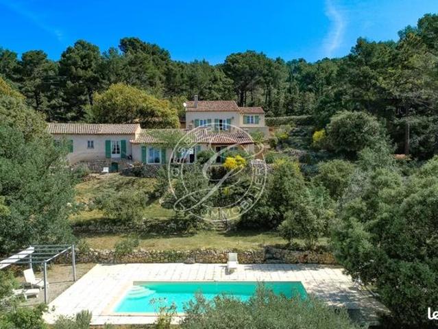 Maison 8 pièces 215 m²