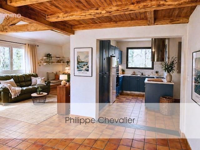Maison 8 pièces 215 m²