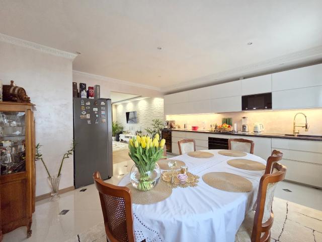 Maison 8 pièces 215 m²
