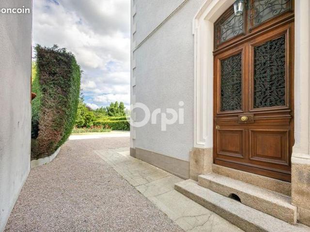 Maison 8 pièces 215 m²